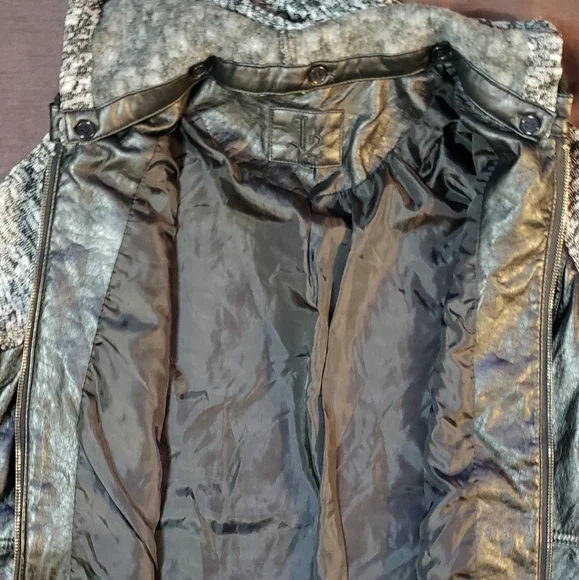 J2 Moto Jacket With Detachable Hood - Picture 4 of 8
